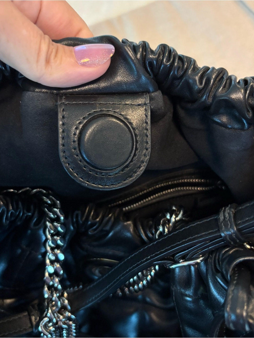 Gucci Black Quilted Leather Drawstring Shoulder Bag with tassels - Picture 3 of 13